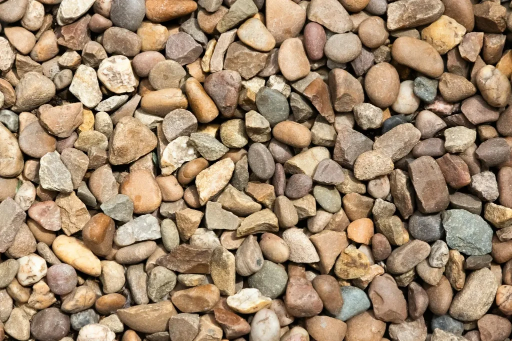 De nombreuses petites pierres