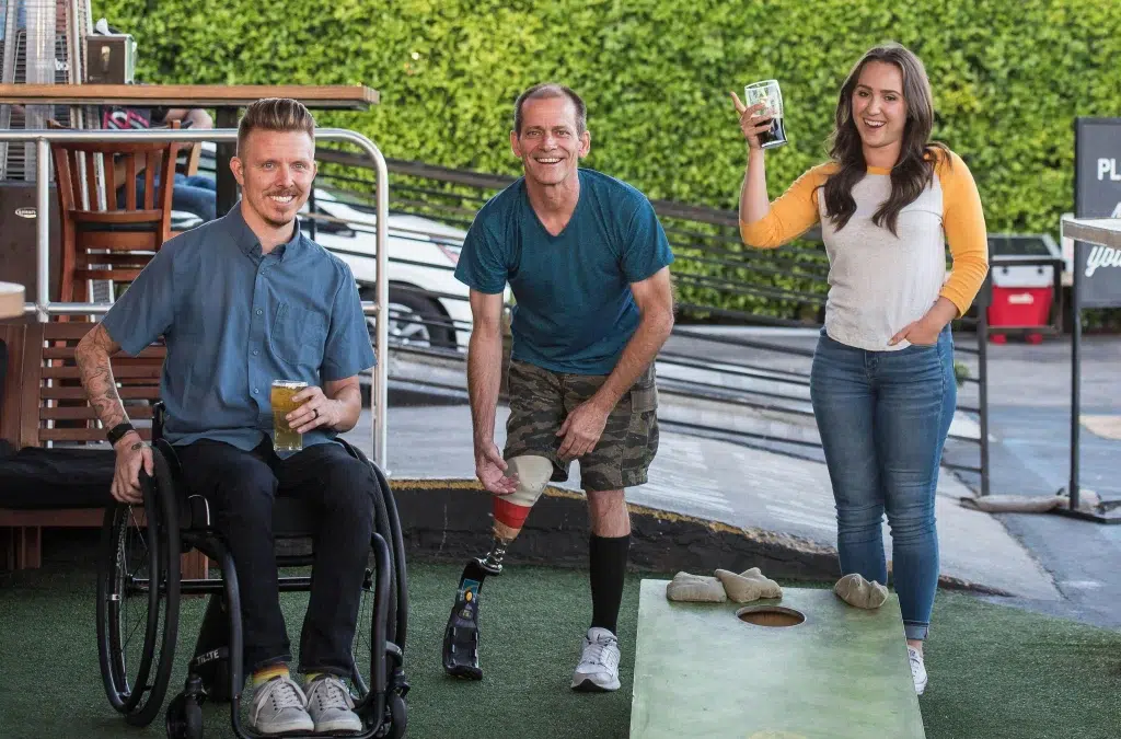 Trois personnes atteintes d'un handicap moteur