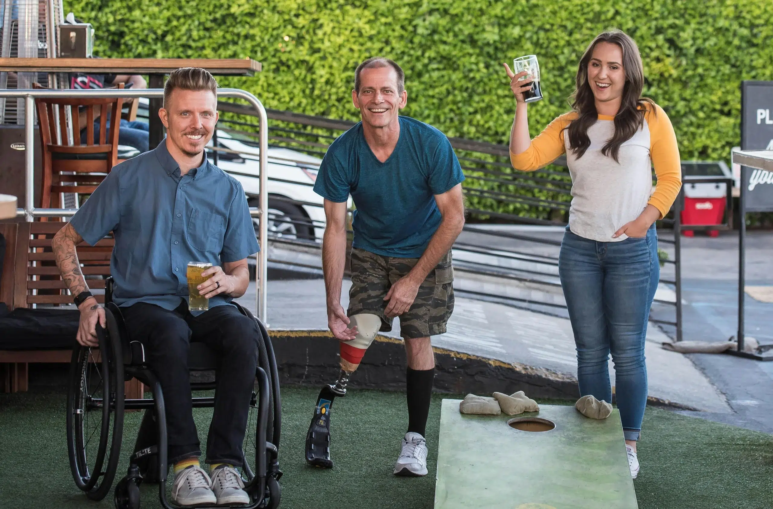 Trois personnes atteintes d'un handicap moteur